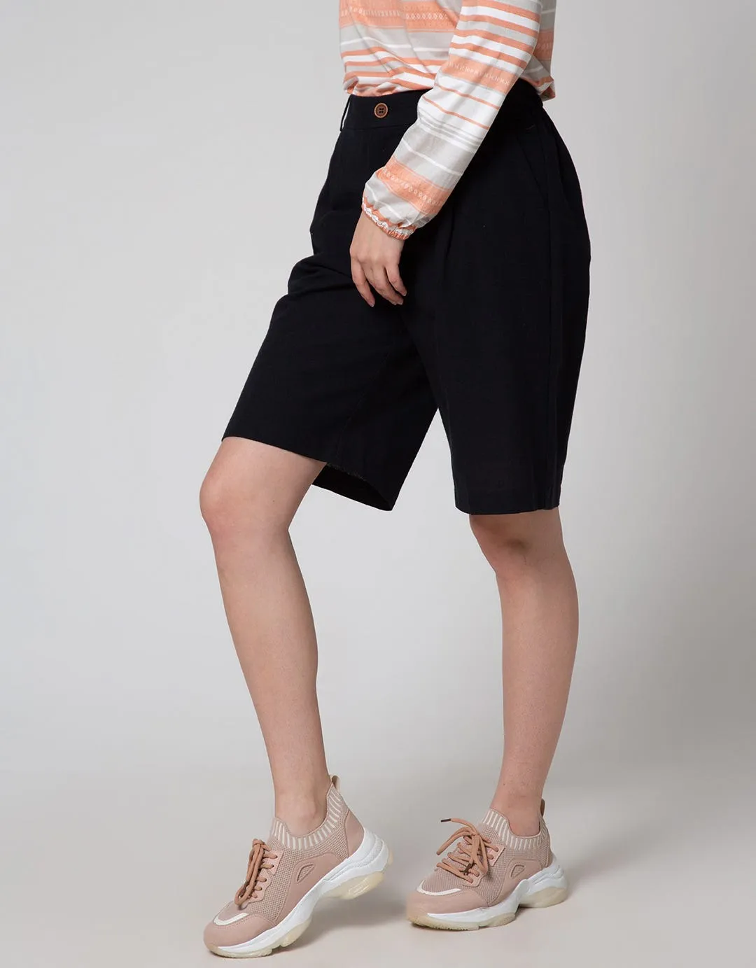 Connexion Bermuda Pants Plain Look
